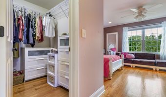 15 Wildwood Dr, Albany, NY 12211