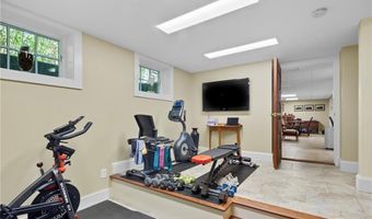 51 Ayrault St, Newport, RI 02840