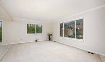 3949 Waldenwood Dr, Ann Arbor, MI 48105