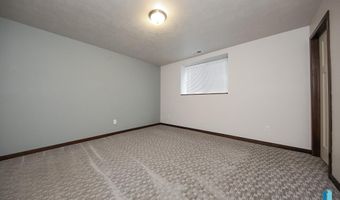 2714 E Sunburst Dr, Brandon, SD 57005