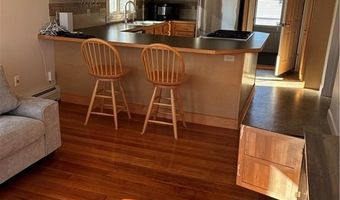 1 Rolfe Sq 2, Cranston, RI 02910