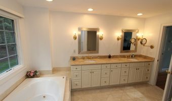 19 Devonshire Ct, Avon, CT 06001