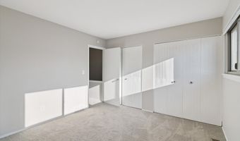 747 Peninsula Ct, Ann Arbor, MI 48105