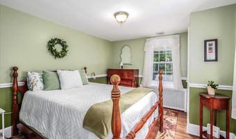 10 N Beech Tree Rd, Brookfield, CT 06804