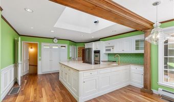 28 S Hill Dr, Cranston, RI 02920