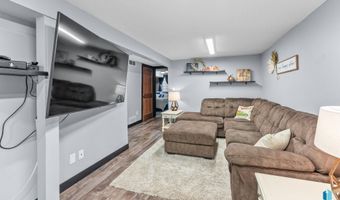 112 E Glenwood Dr, Brandon, SD 57005