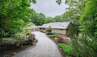 15 Inverness Rd, Falmouth, ME 04105