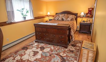 206 Fairview Ave, Auburn, ME 04210