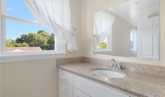 9 Chestnut Hill Rd B, Middletown, RI 02842