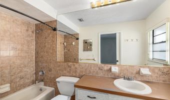 909 CHIPAWAY Dr, Apollo Beach, FL 33572