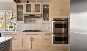 19 Locust Ln, Aquinnah, MA 02535