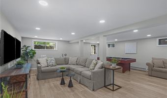 75 Walnut Dr, East Greenwich, RI 02818