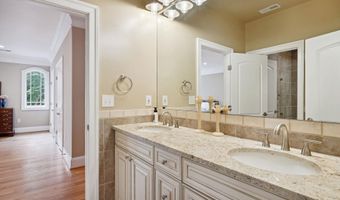 10813 LOCKLAND Rd, Potomac, MD 20854