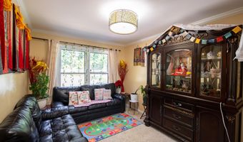 51 Aspen Cir, Albany, NY 12208