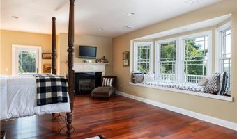 365 Boston Neck Rd, Narragansett, RI 02882