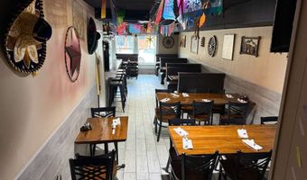 909 Main St, Adel, IA 50003