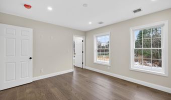 335 Raymond Rd, Chester, NH 03036