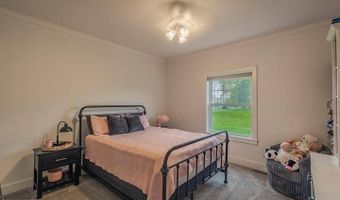 917 McDonald Dr, Amsterdam, NY 12070