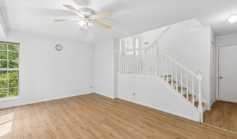 2692 S Embers Ln, Arlington Heights, IL 60005