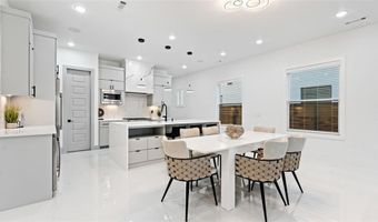 1145 NE Monroe St, Bentonville, AR 72712