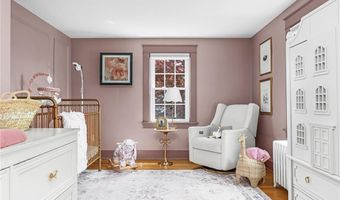 7 Florence Ave, Newport, RI 02840