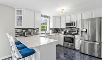 6 Gumpas Hill Rd, Pelham, NH 03076