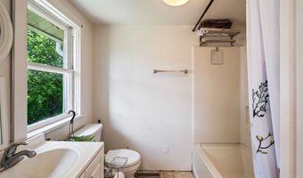 121 Cherry Ave, Ames, IA 50010