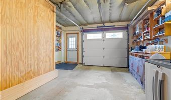 41 Yeoman Ave, Cranston, RI 02920