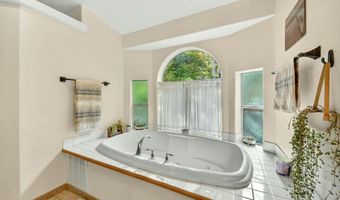 723 Reiten Dr, Ashland, OR 97520