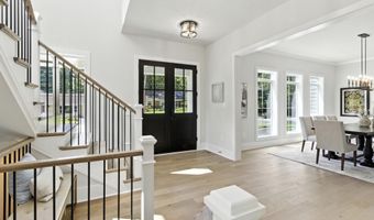 8202 MOCKINGBIRD Dr, Annandale, VA 22003