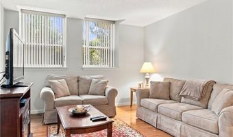 15 Curtis St 101, Cranston, RI 02920