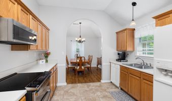 7686 SHADOW Gln, Bartlett, TN 38002