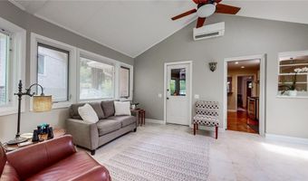 2461 Woodridge Dr, Decatur, GA 30033