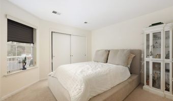 28 Spruce Ct, Bedminster, NJ 07921