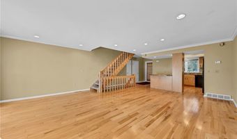 24 Sugar Berry Ln, Amherst, NY 14221