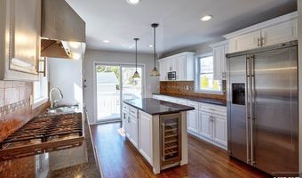 6 Levitt Ave, Bergenfield, NJ 07621