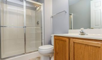 876 Kiefer Trails Dr, Ballwin, MO 63021