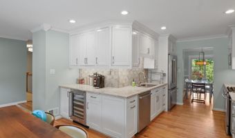 8304 BRIAR CREEK Dr, Annandale, VA 22003