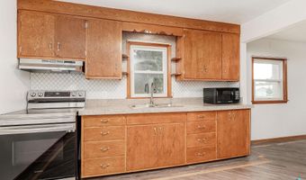 312 S 1st Ave, Brandon, SD 57005