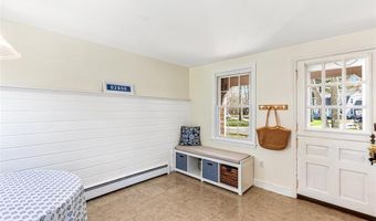 21 Old Chimney Rd, Barrington, RI 02806