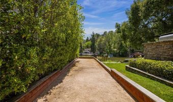 2210 Triunfo Pl, Agoura Hills, CA 91301