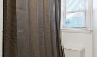 81 Elm St, Beachwood, NJ 08722