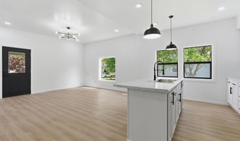 611 3rd St NW, Austin, MN 55912