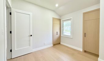 109 Nassau Dr, Albertson, NY 11507