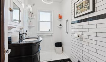 3618 SW 9th St, Des Moines, IA 50315