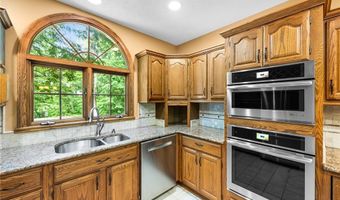 3881 Ravinewood Dr, Austinburg, OH 44010