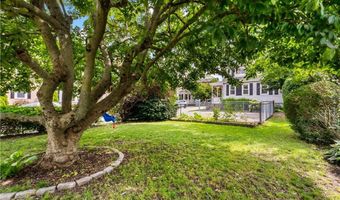 8 Lincoln Ave, Bristol, RI 02809
