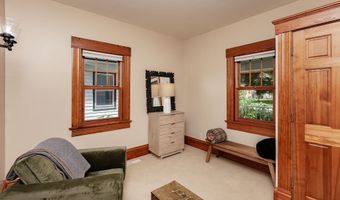 618 9th St, Ames, IA 50010