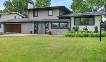 2843 S Briarwood Dr E, Arlington Heights, IL 60005