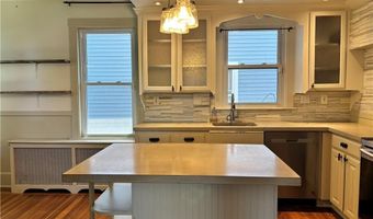 5 Ellwood Pl, Newport, RI 02840